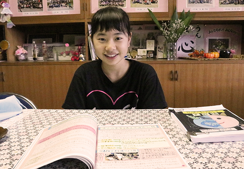 この人の足おと – 日本教育新聞電子版 NIKKYOWEB