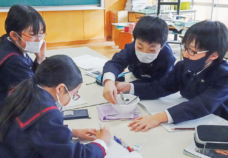 秋田大学教育文化学部附属小学校・授業改革への挑戦—新学習指導要領を見通したあたらしい提案 算数・理科編 OK0120023012300701a.jpg